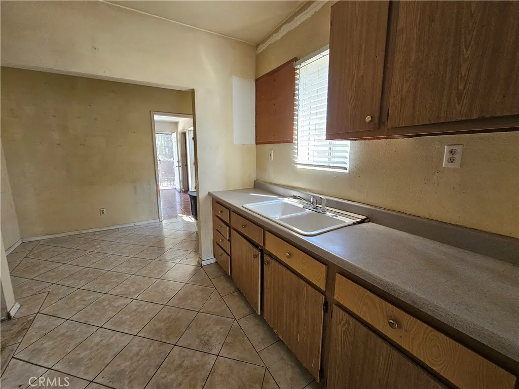 123 E 108th Street, Los Angeles, California 90061 home-pic-4